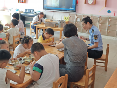 镇食药安办结合市场监管所对学校食堂办理员及